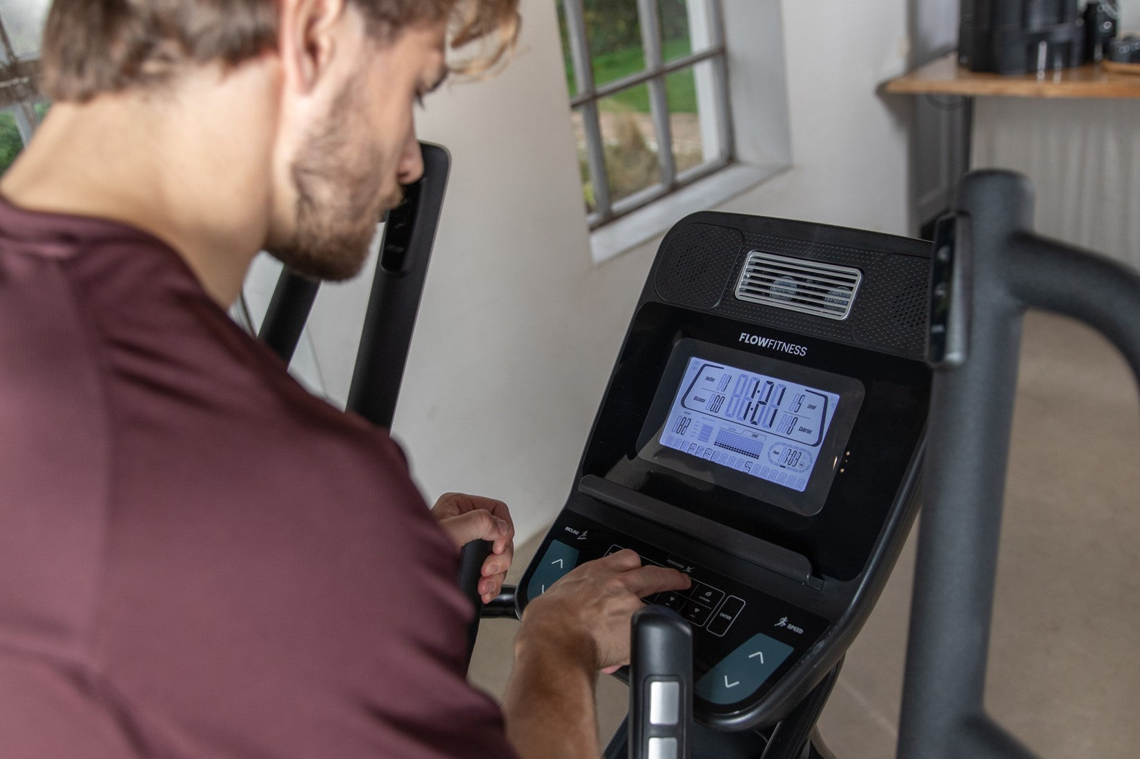 Flow Fitness PERFORM X5i Commercial Front Cross-Trainer